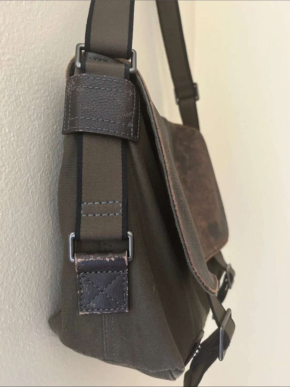 Rare Vintage Lacoste distressed cowhide & canvas men’s Messenger Bag
